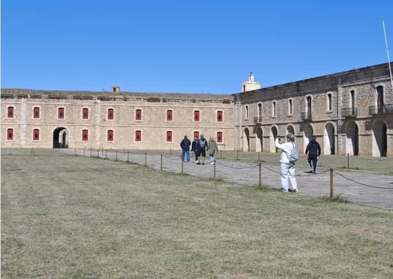 Visita autoguiada al Castell de Sant Ferran. DILLUNS TANCAT