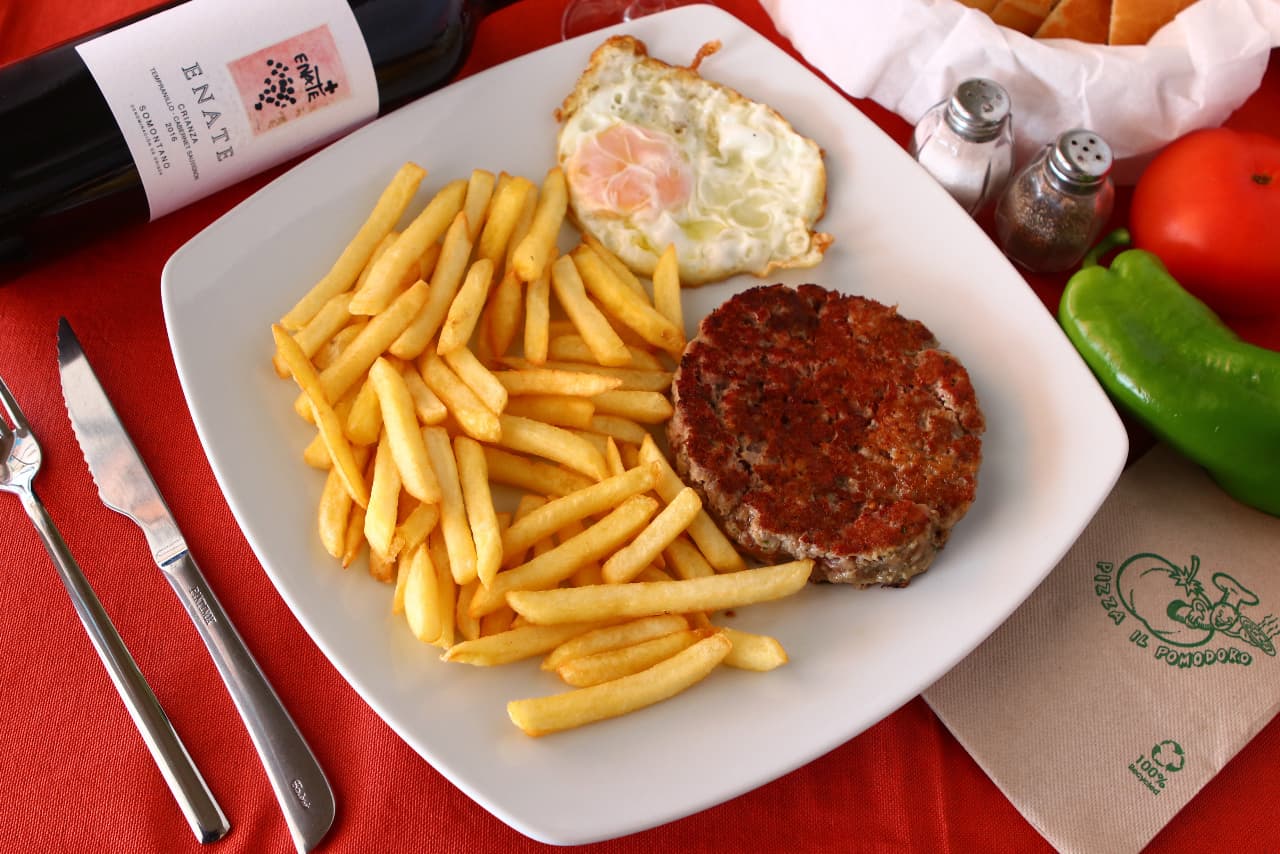 Hamburguesa de la casa amb guarnició