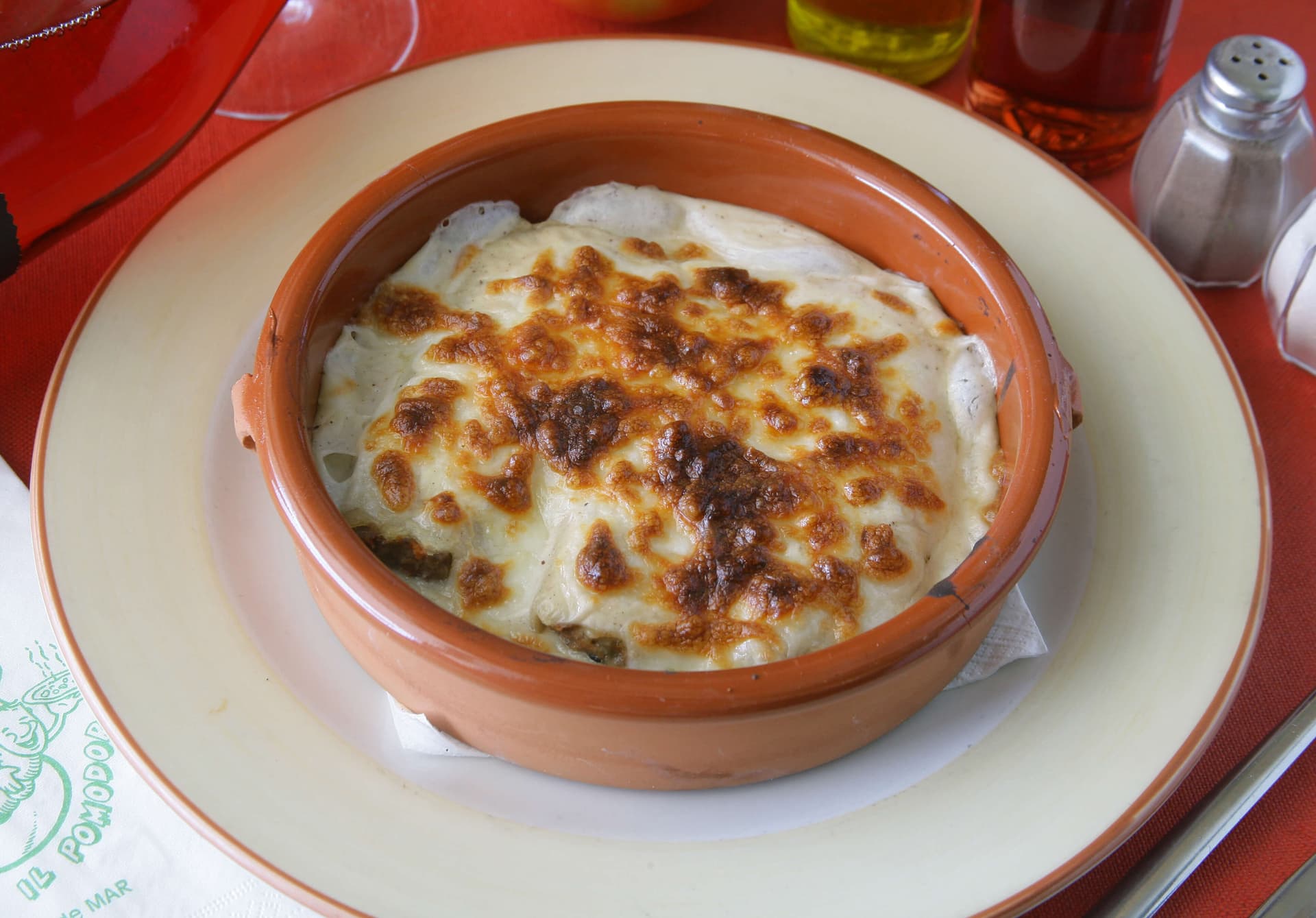 Canelons de la casa gratinats al forn de llenya