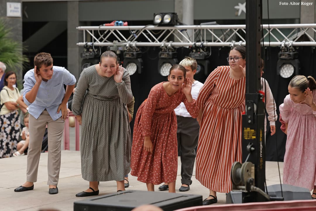 BALLEM AMB TOT. Esbart Joaquim Ruyra de Blanes