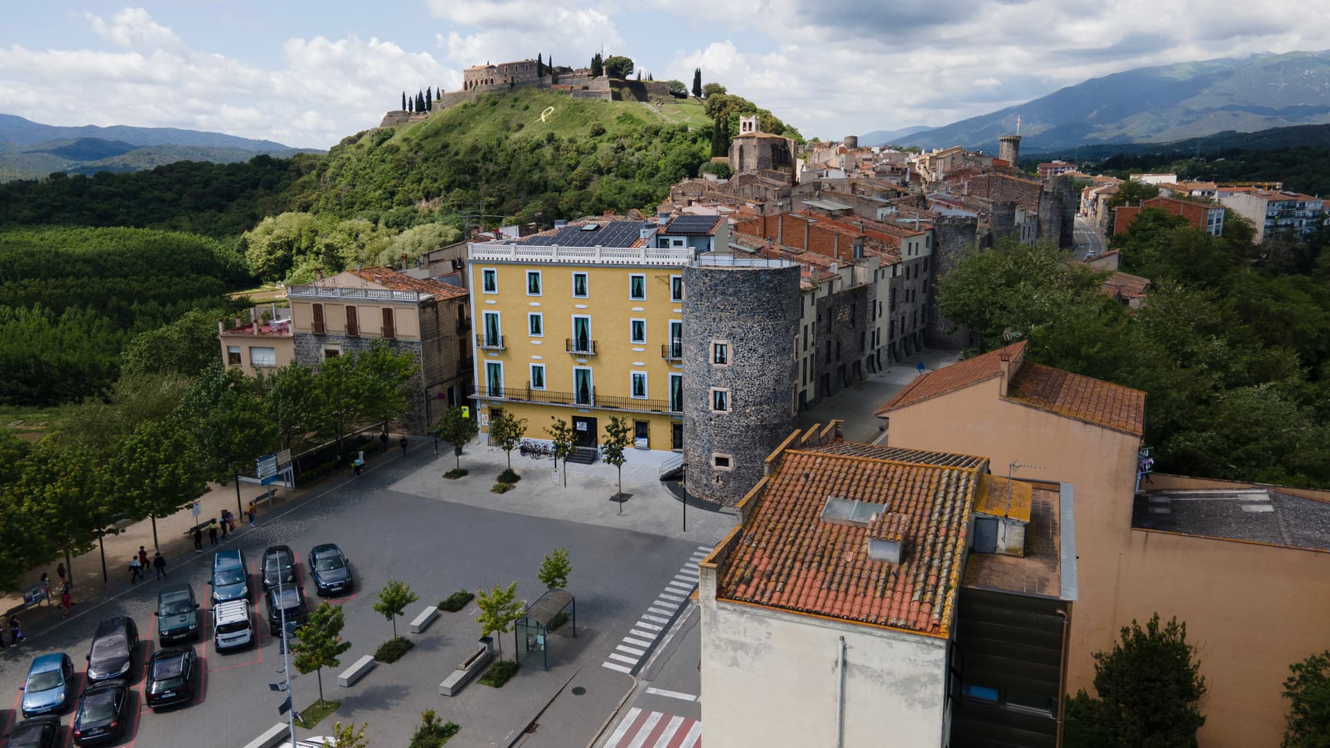 Una escapada amb encant en un edifici plè d’història