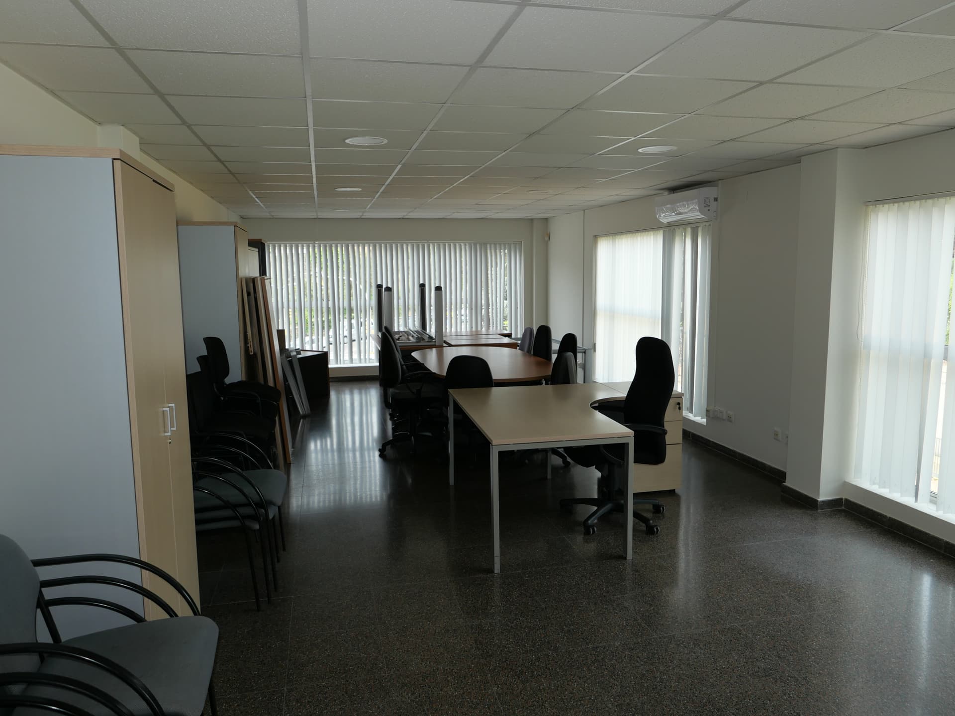 Oficines modernes i totalment equipades