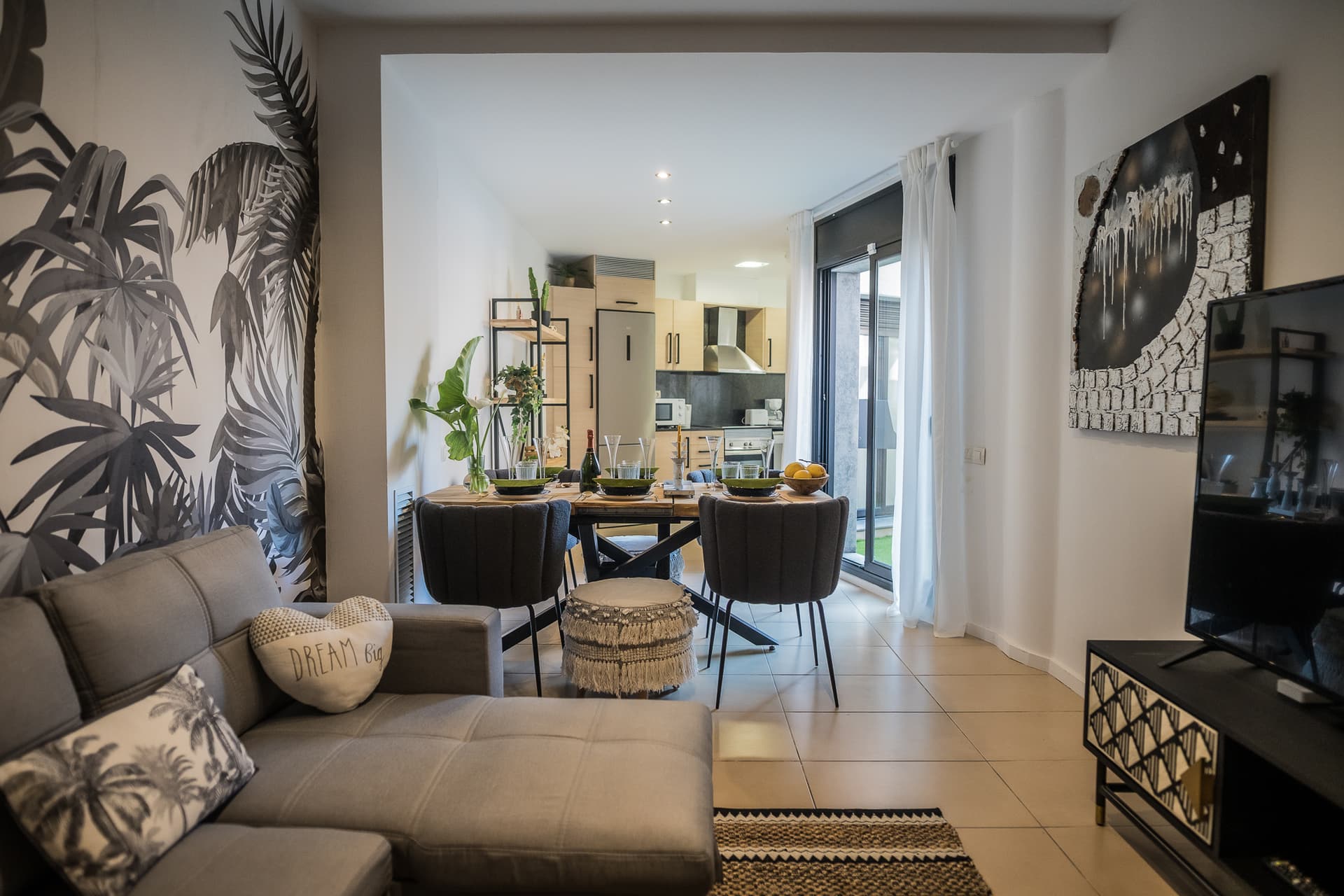 ABARÒS- Piso con terraza, piscina y parking en pleno centro- Lloret de Mar