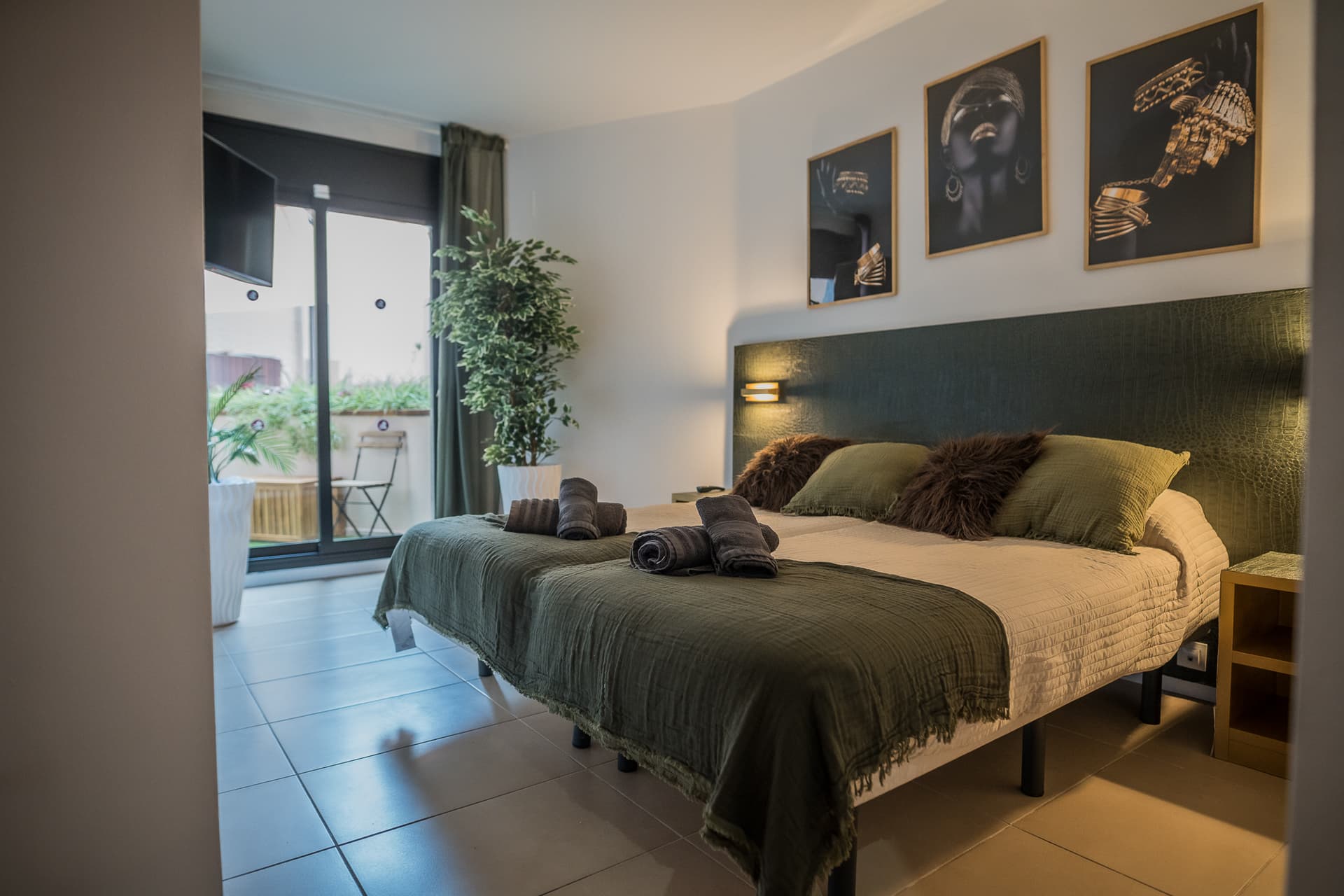 ABARÒS- Piso con terraza, piscina y parking en pleno centro- Lloret de Mar