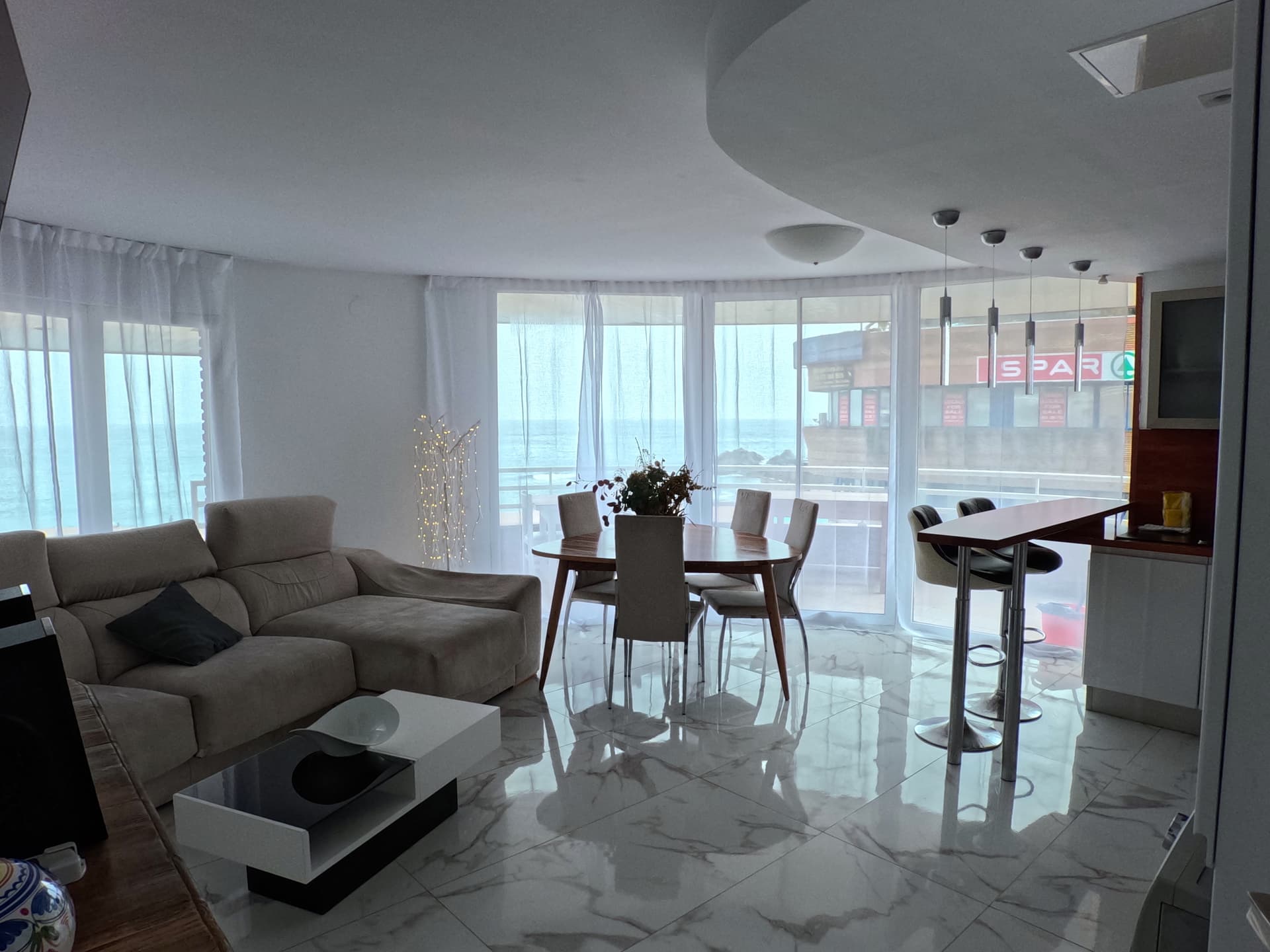 2C - Apartamento con terraza y vistas al mar