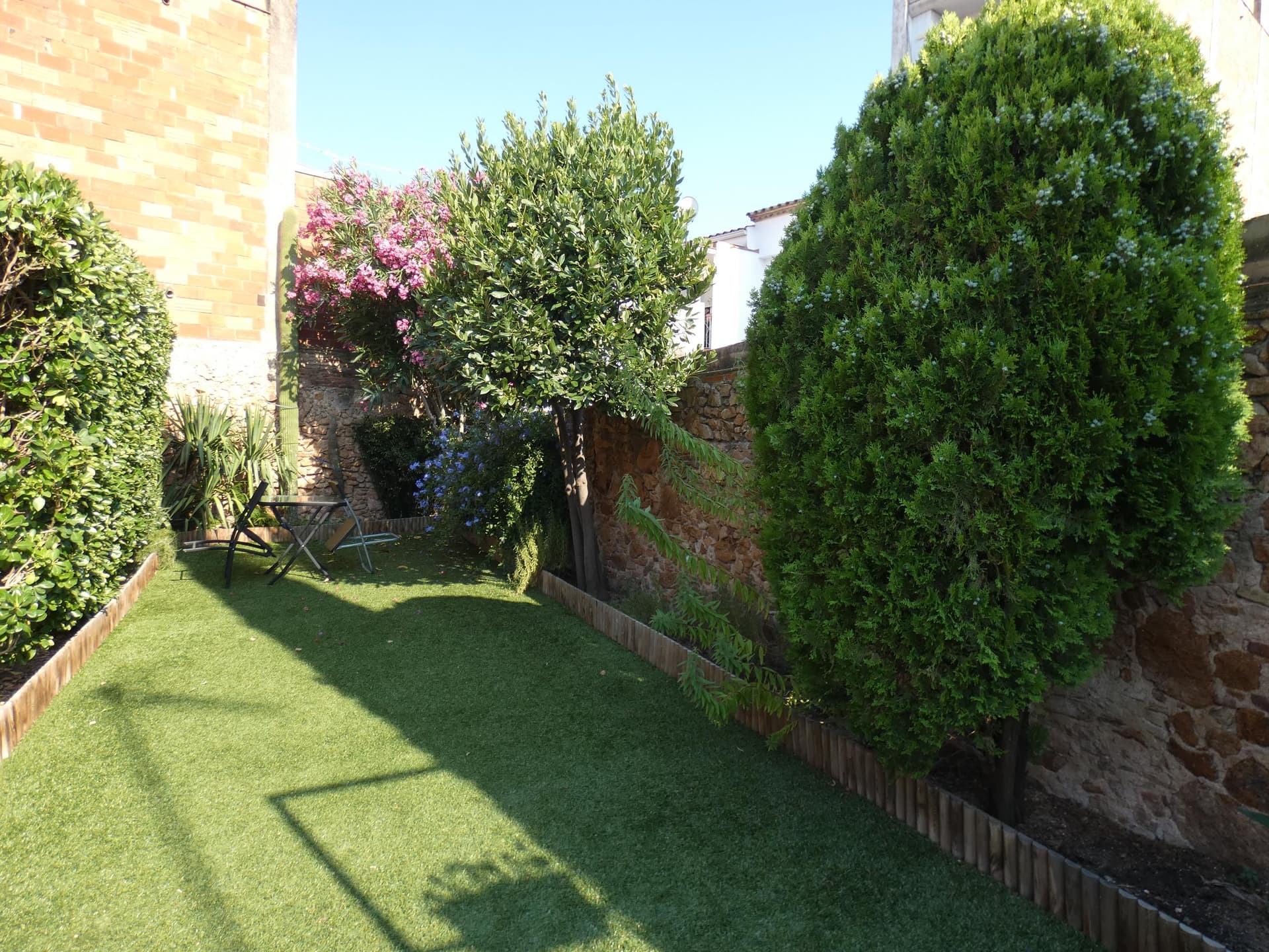 CASA A L'EIXAMPLE AMB JARDÍ A 10 MINUTS DE LA PLATJA