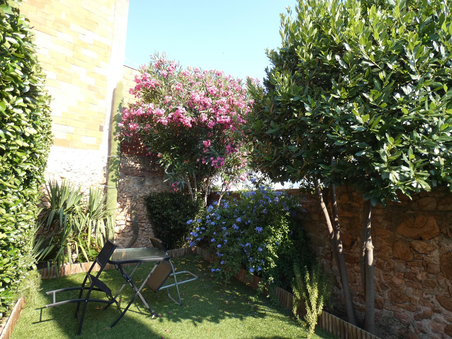 CASA A L'EIXAMPLE AMB JARDÍ A 10 MINUTS DE LA PLATJA