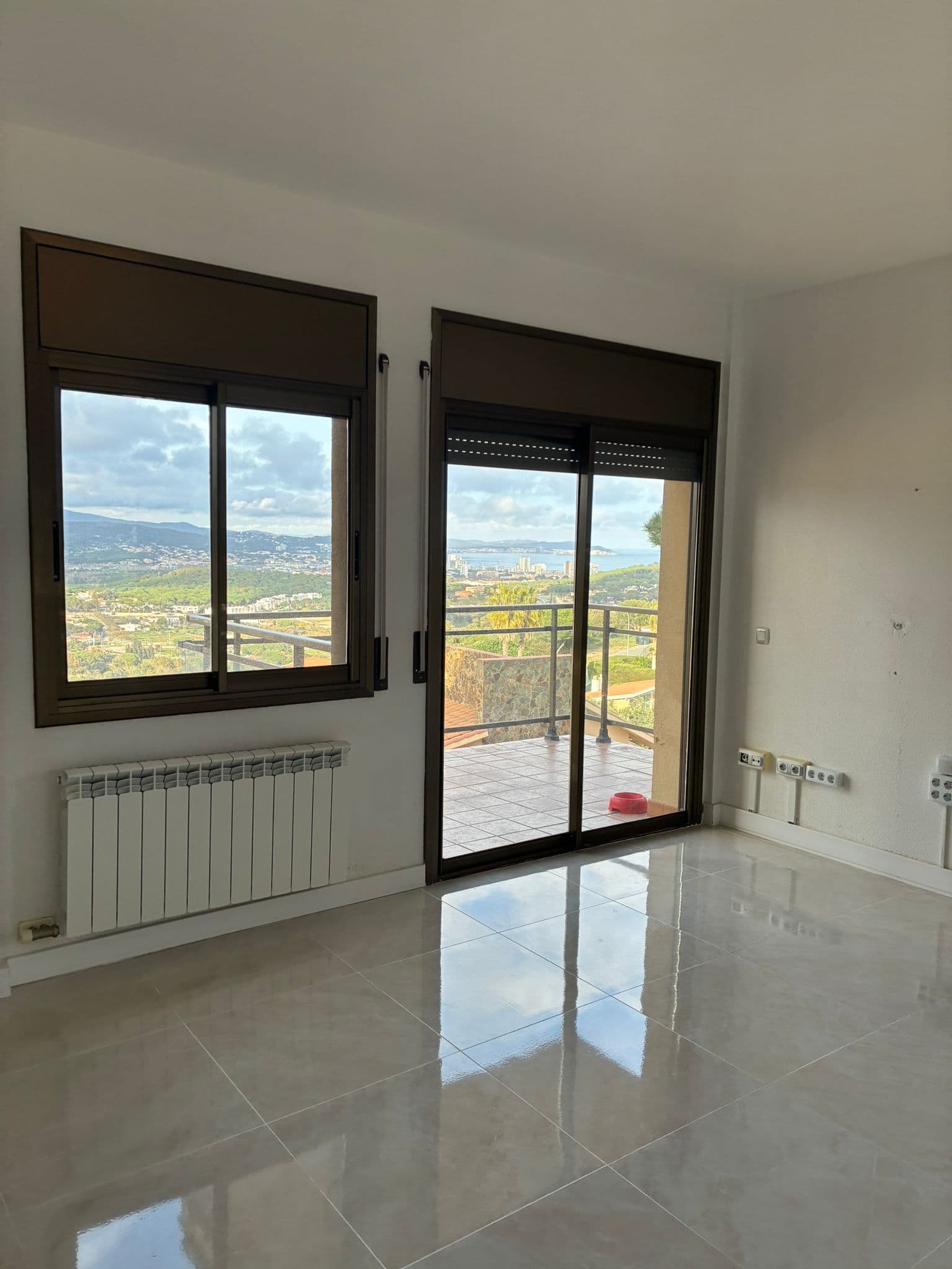 AMPLIO Y LUMINOSO PISO