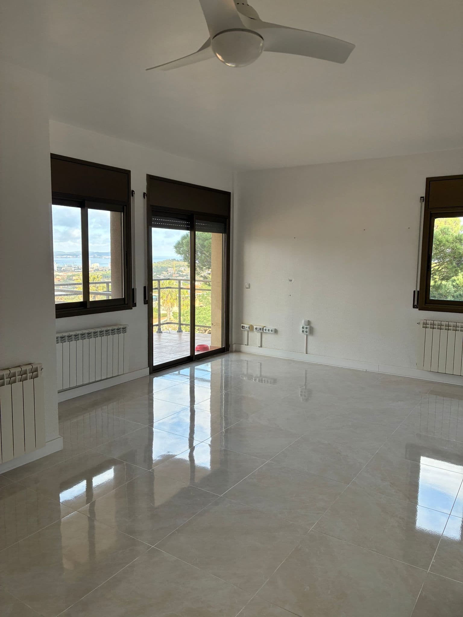 AMPLIO Y LUMINOSO PISO