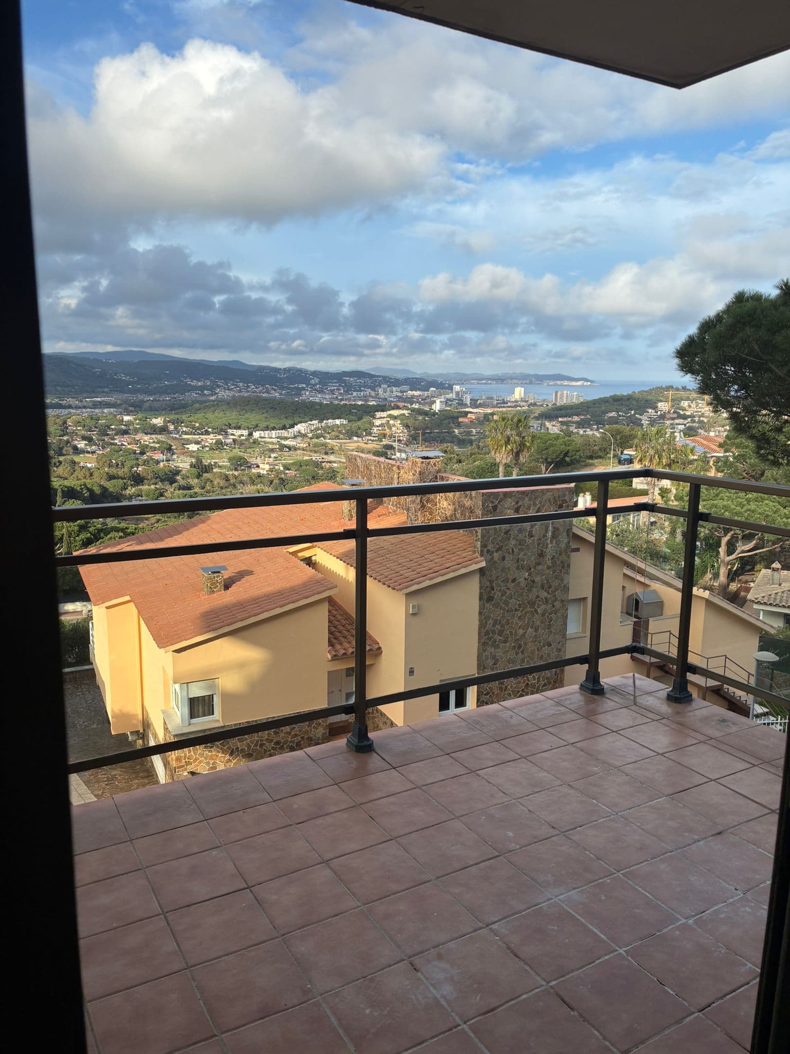 AMPLIO Y LUMINOSO PISO