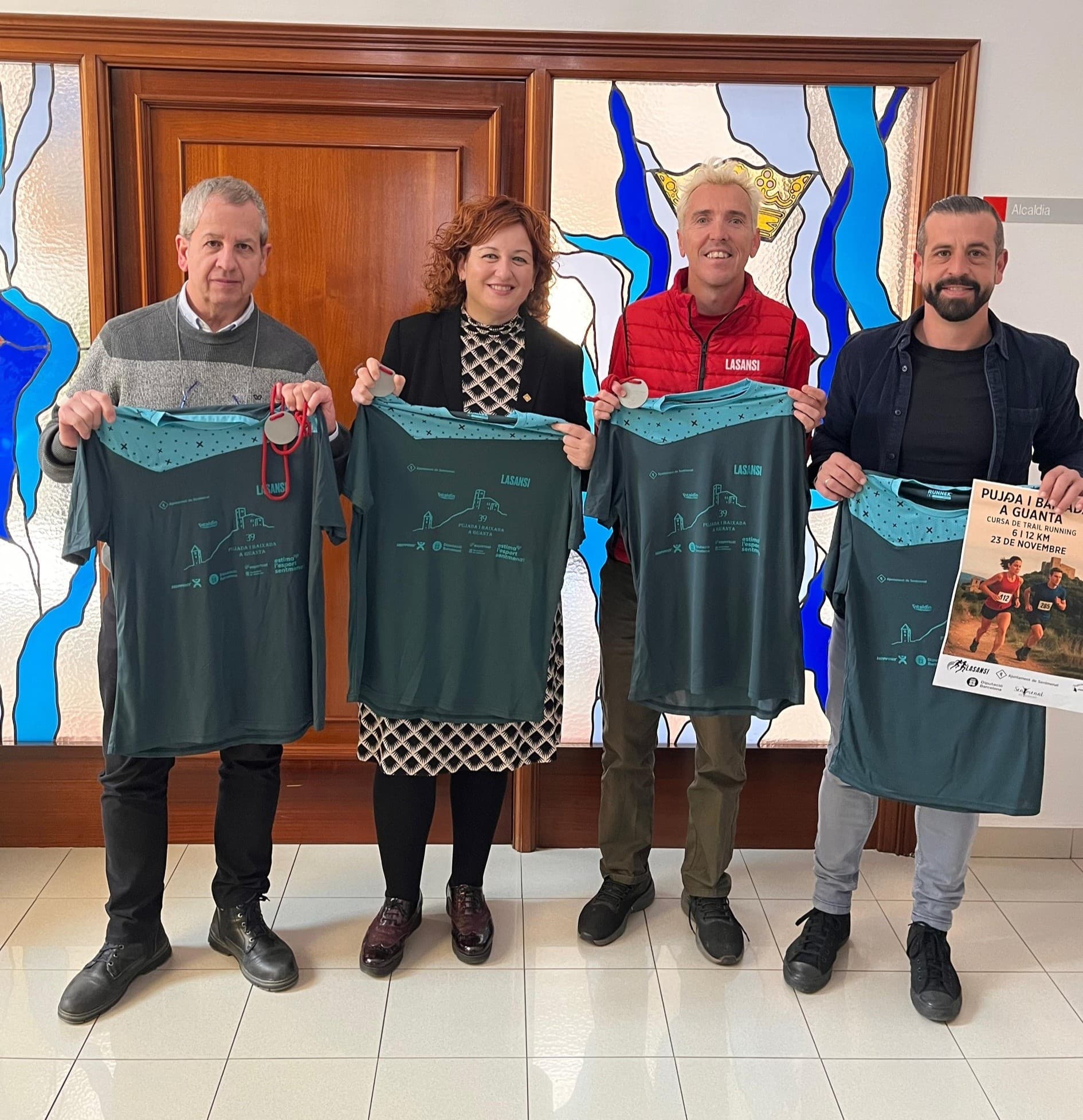 Img - Presentación de la camiseta @pujadaaguanta