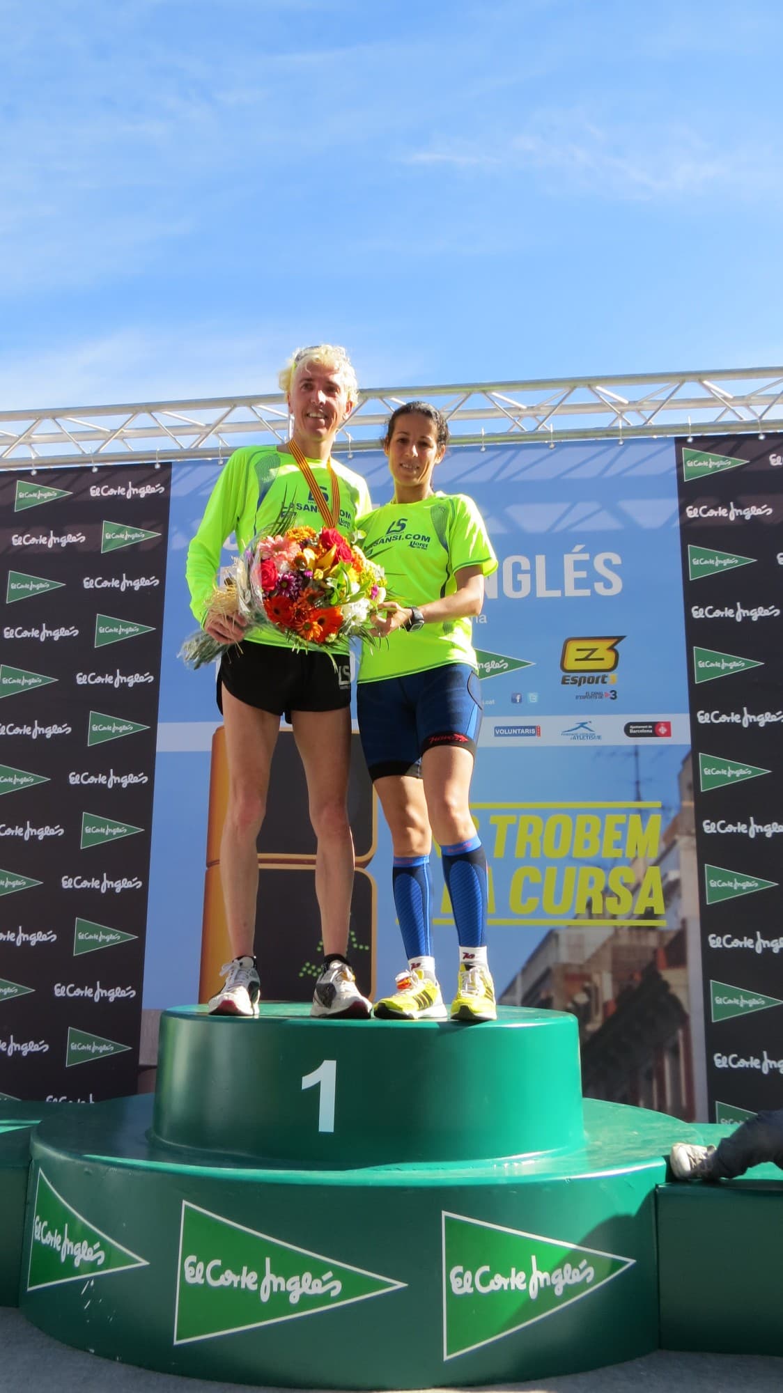 Img - 2 atletas del Club La Sansi el podio de la 36 ª Carrera del Corte Inglés