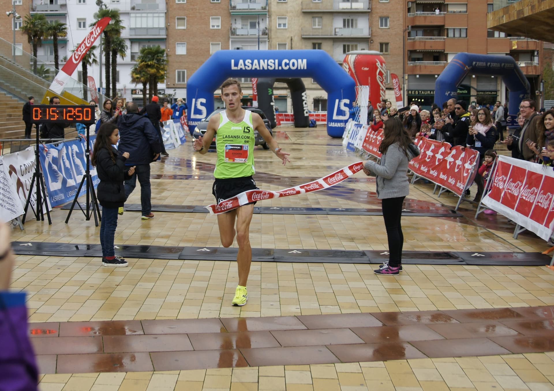 Img - Sumskis (Letonia) y Bahom (Marruecos) ganan bajo la lluvia