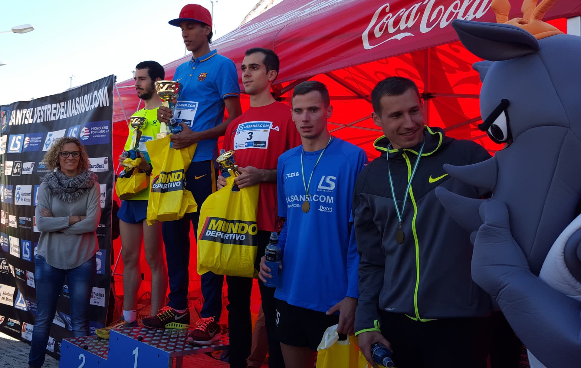 Img - Abojuanak El Mehdi (Marruecos) y Jekaterina Patjuk (Estonia) ganan la 36ª San Silvestre del Masnou con cerca de 1.900 llegados
