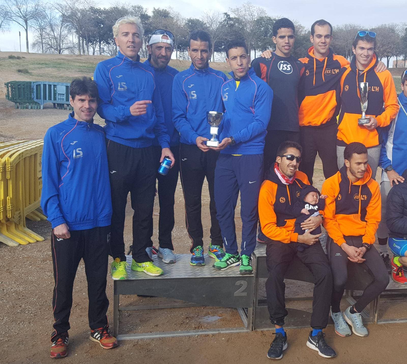 Img - Los atletas del clubLa Sansi, han finalizado subcampeones en hombres y 3as en mujeres, el campeonato catalán de cross corto