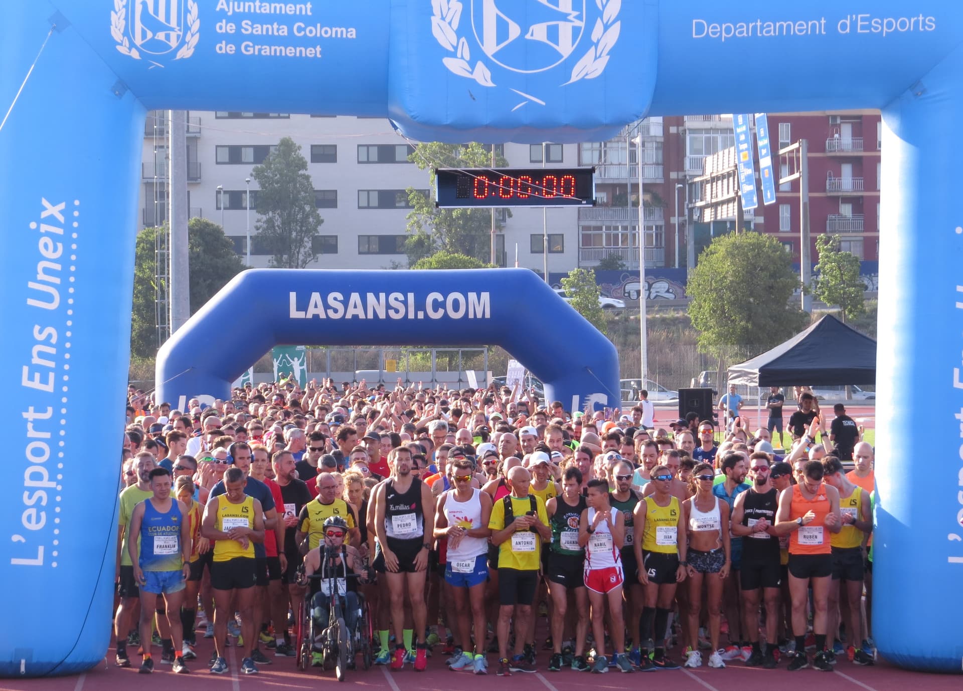 Img - Gran matinal en la X Carrera popular de fiesta Mayor de Santa Coloma de Gramenet con 1.600 inscritos