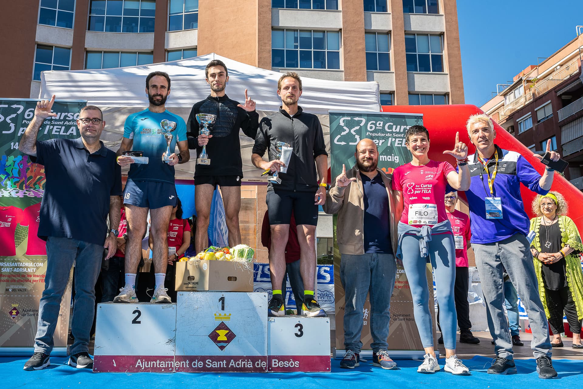 Img - Entrega de 2.502€ recaudados en la carrera solidaria de Sant Adrià
