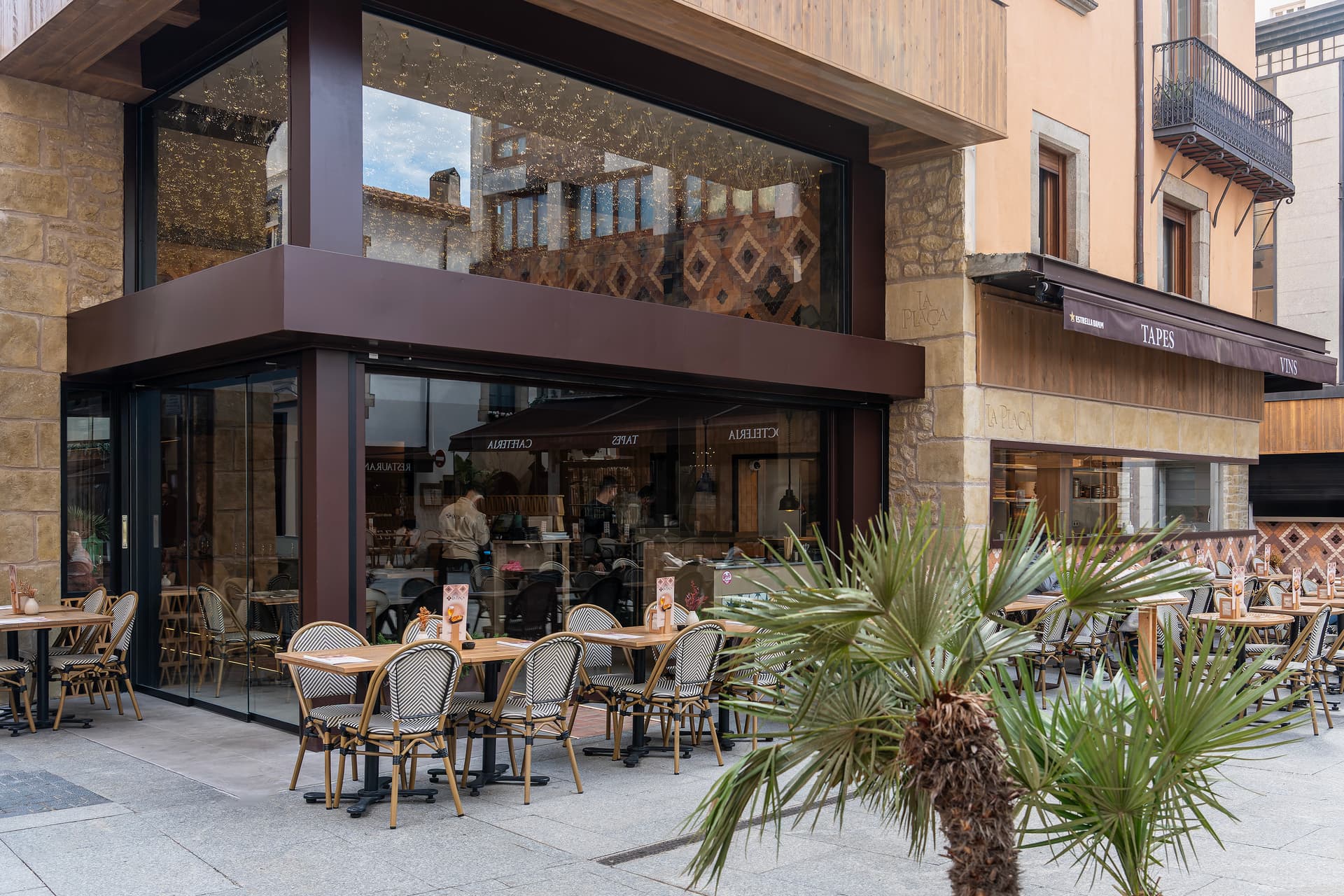 La Plaça image 1
