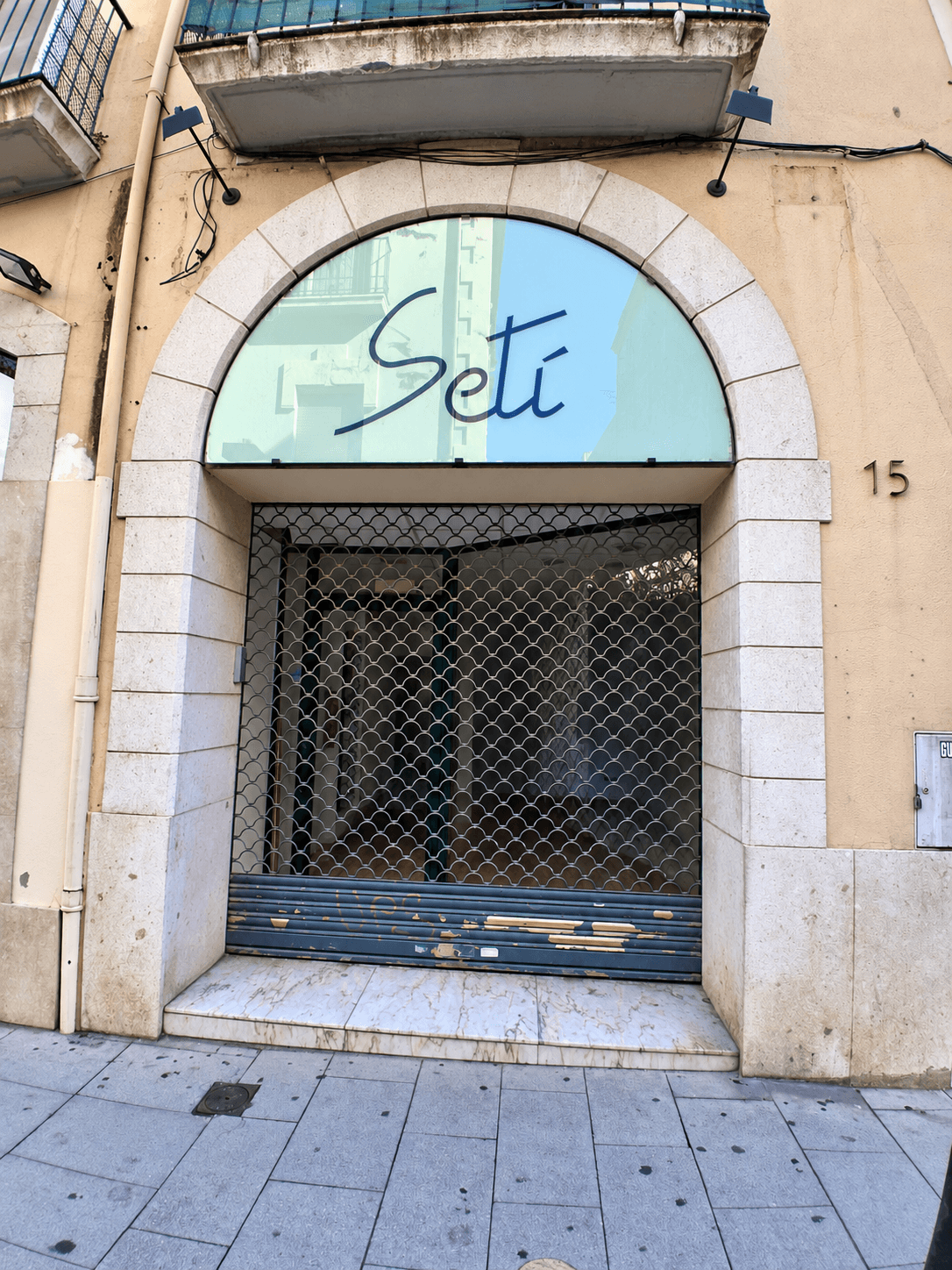 Local en Venta , Creu de la Ma – Rally Sur, Figueres - Image 2 - view mobile | fachada-de-seti-sin-cartel-inmobiliario.png
