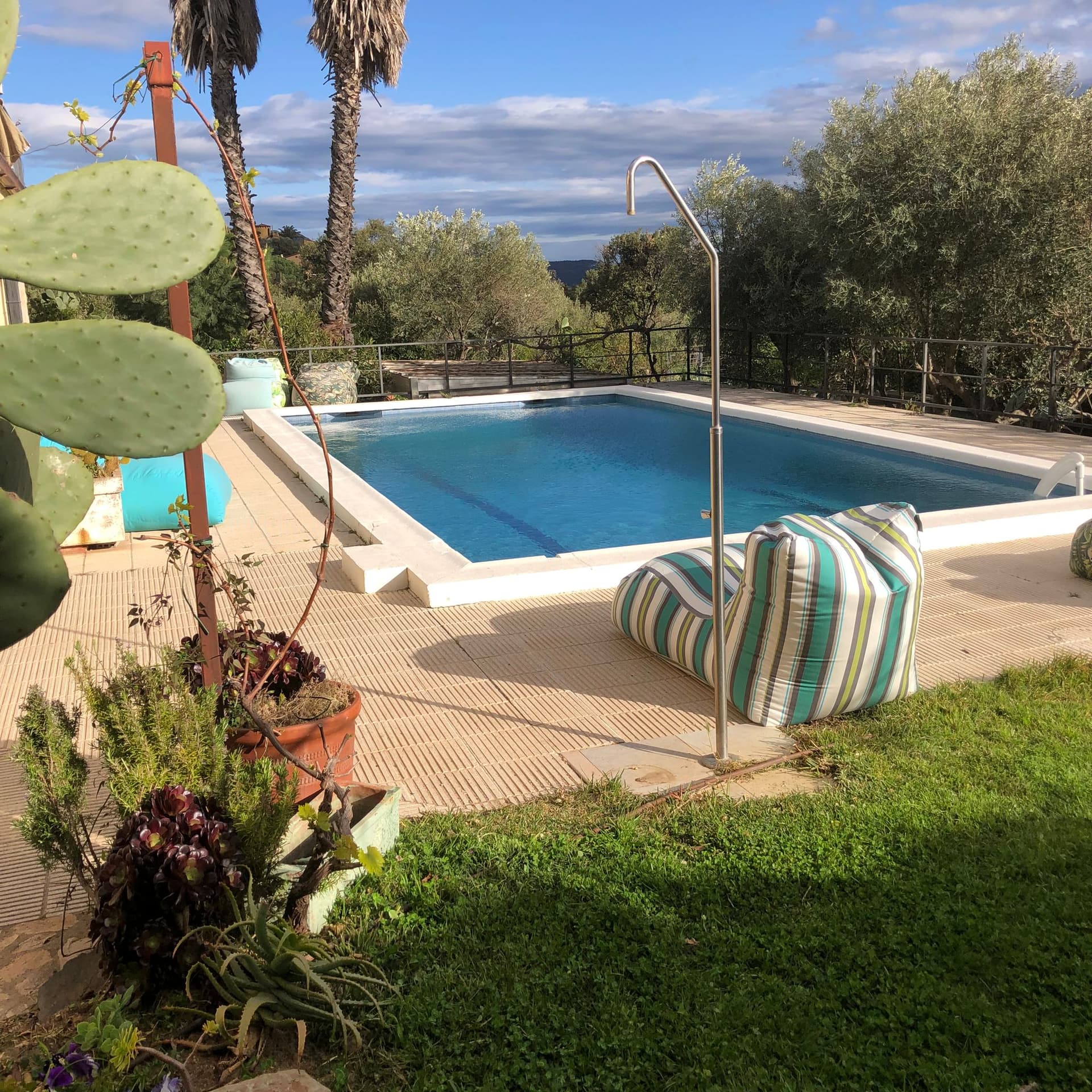 House with a private pool and spectacular views in Pau - Image 3