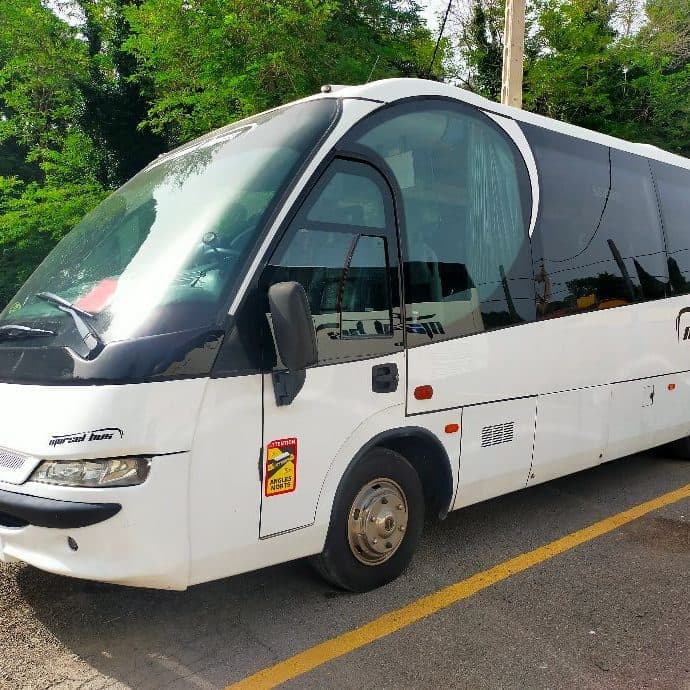 Minibusos de fins a 32 places