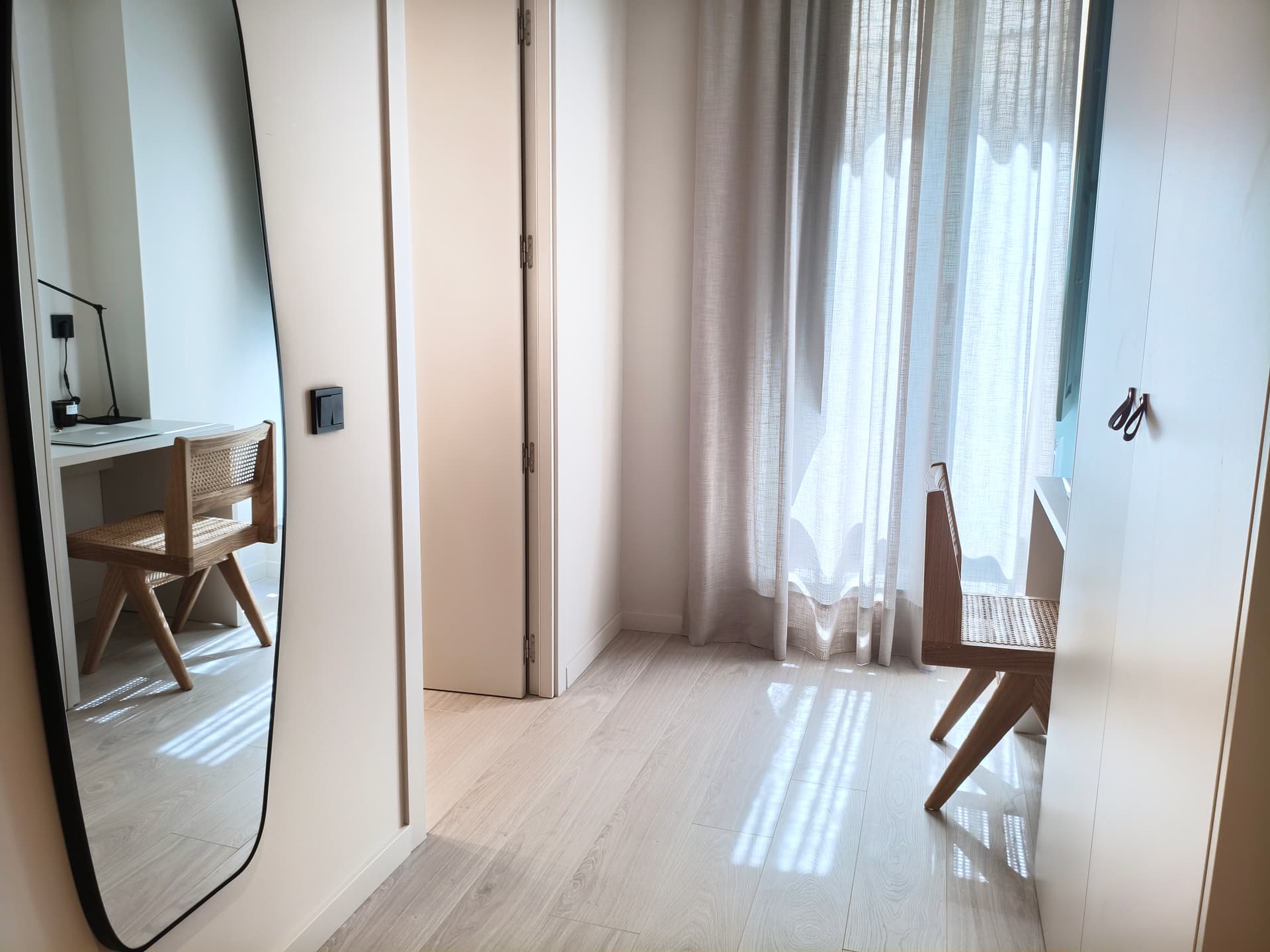 2.4-mirall-escritori-casa-bellaire.jpg