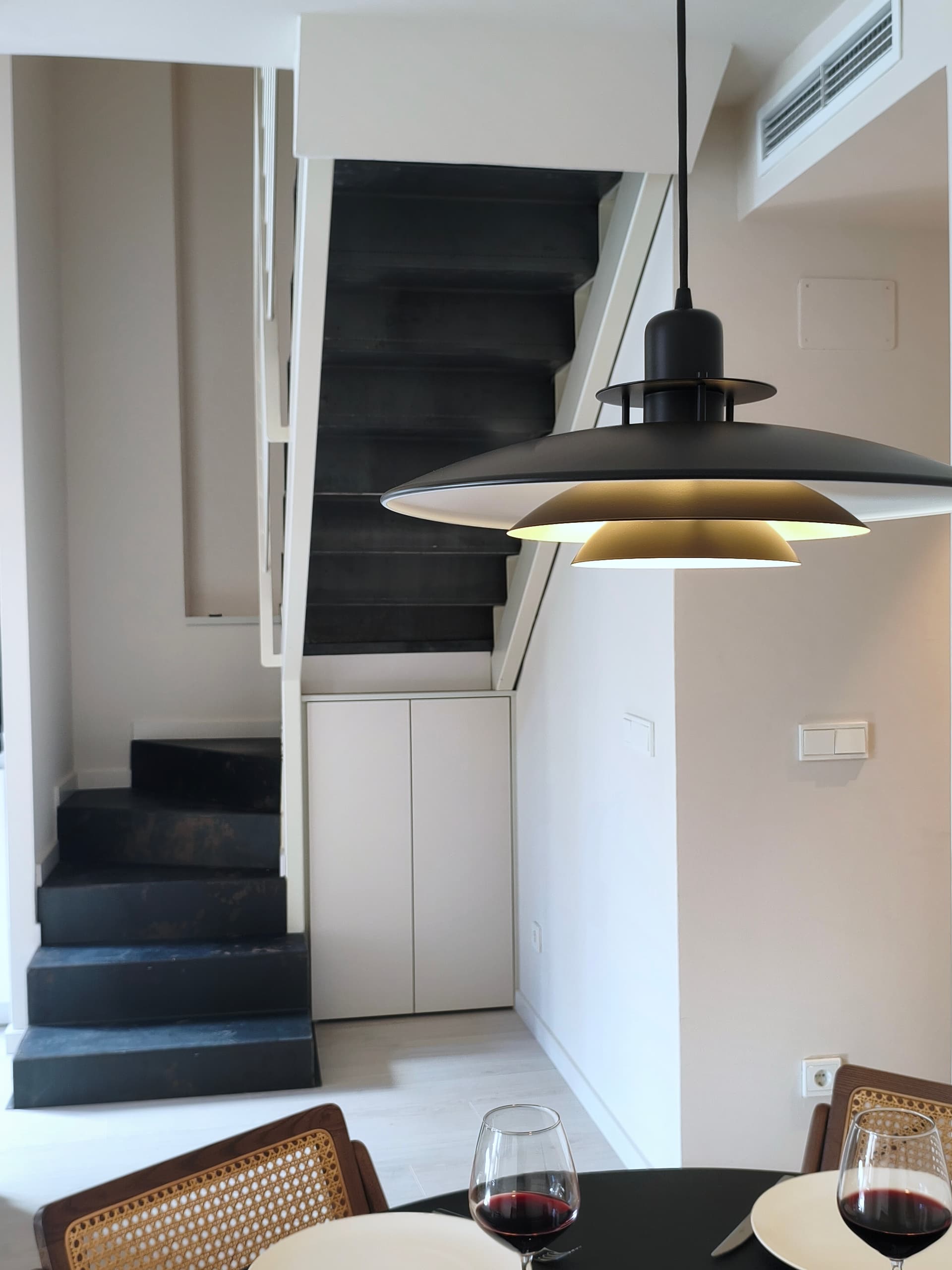 3.4-escala-frontal-casa-bellaire.JPG